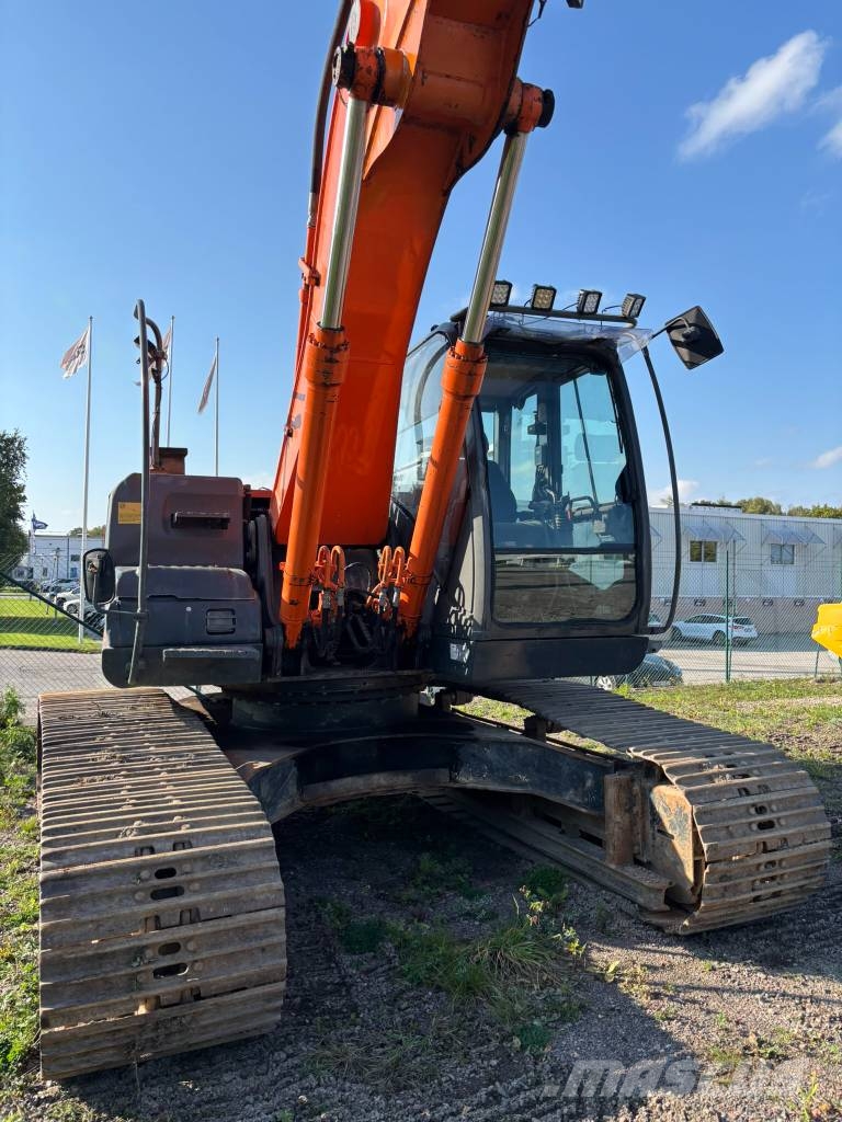 Hitachi ZX 210 LC-3 Gravemaskiner på larvebånd
