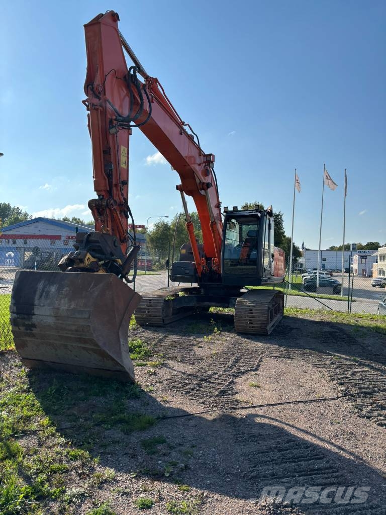 Hitachi ZX 210 LC-3 Gravemaskiner på larvebånd