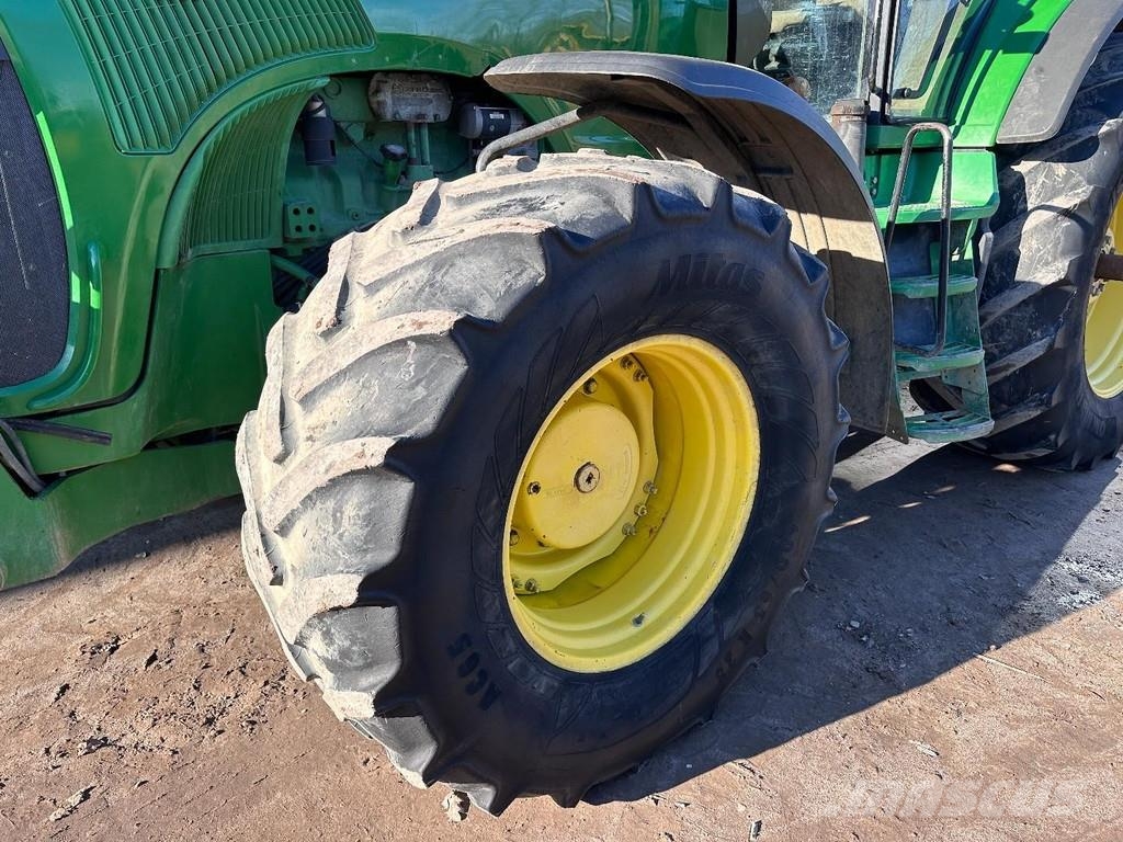 John Deere 8120 Powershift Tractoare