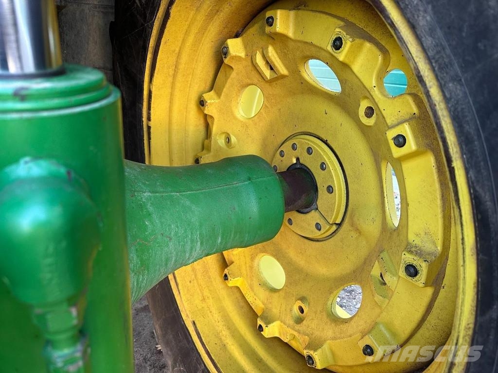 John Deere 8120 Powershift Tractoare
