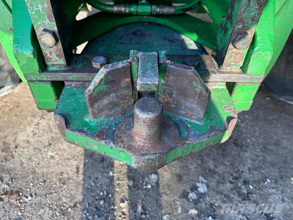 John Deere 8120 Powershift Tractoare