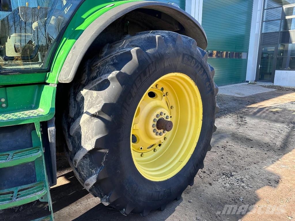 John Deere 8120 Powershift Tractoare