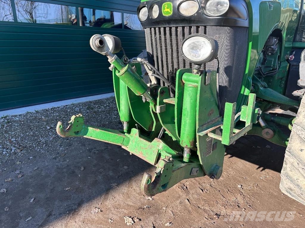 John Deere 8120 Powershift Tractoare