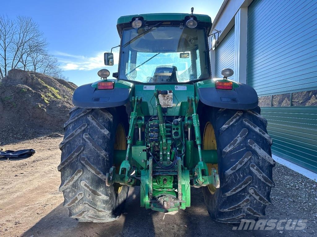 John Deere 8120 Powershift Tractoare