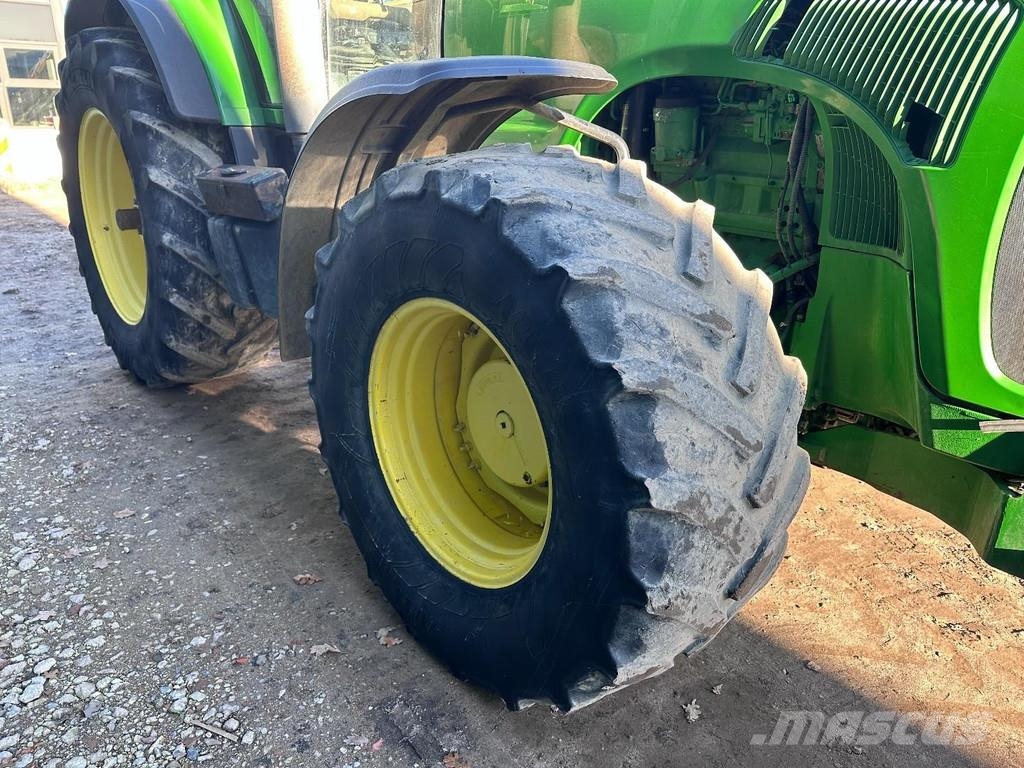 John Deere 8120 Powershift Tractoare