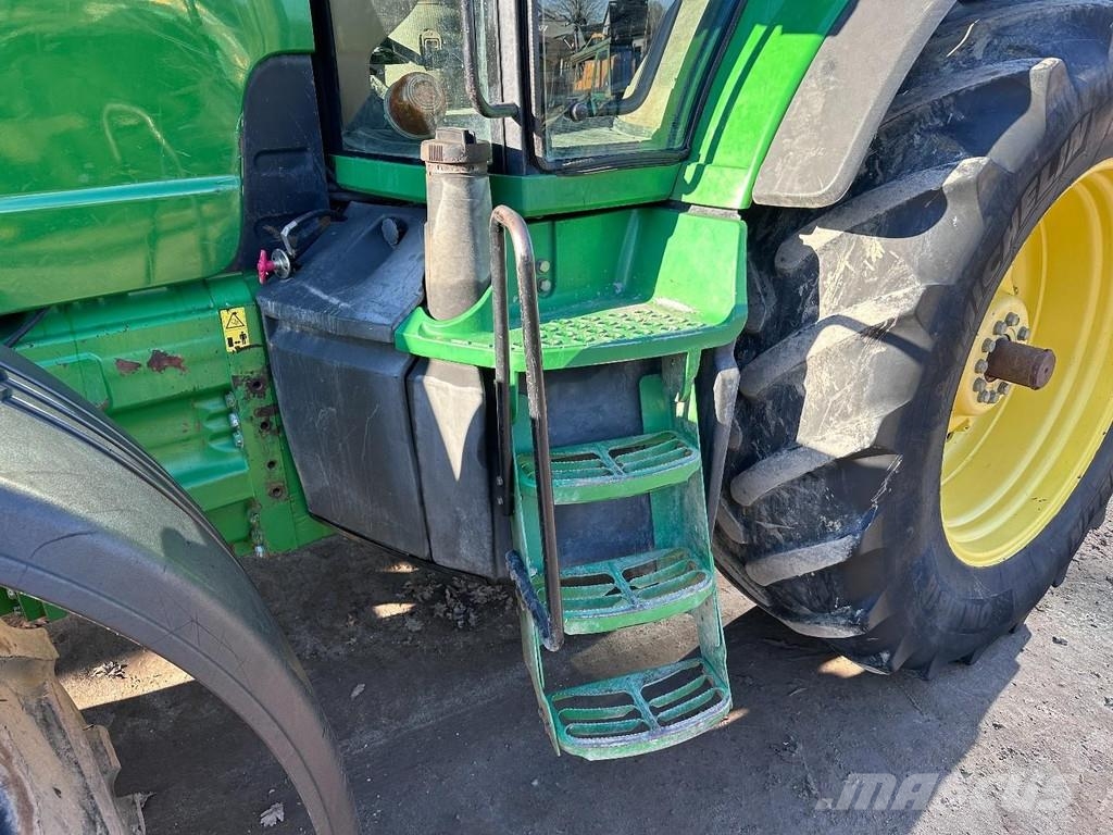 John Deere 8120 Powershift Tractoare