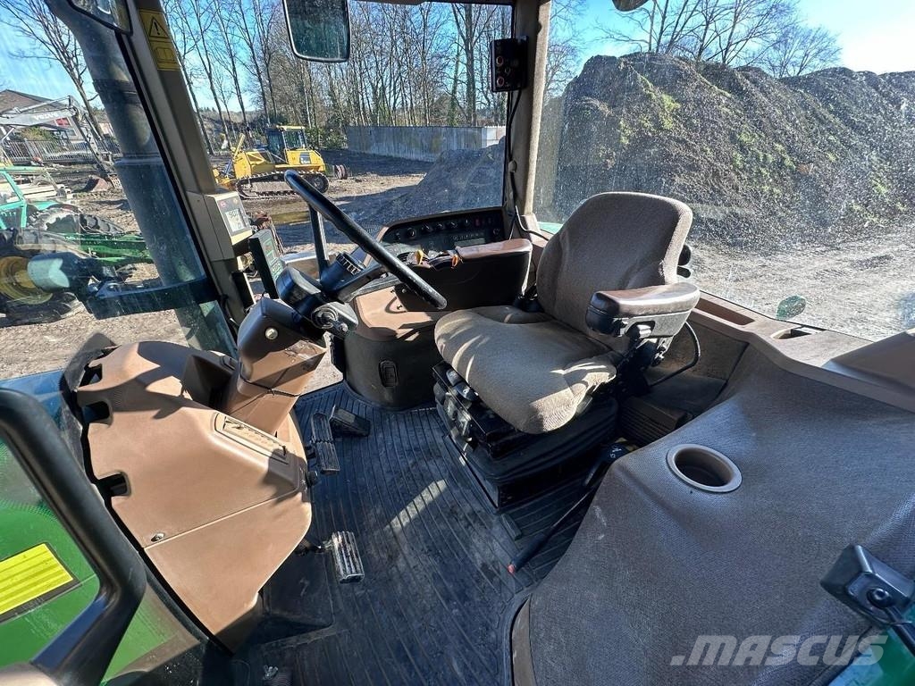 John Deere 8120 Powershift Tractoare
