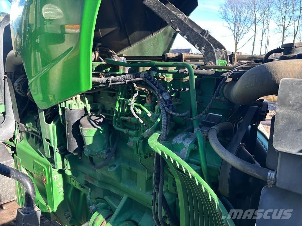 John Deere 8120 Powershift Tractoare