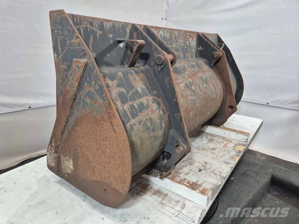 Terex 834 Dichte bak met tanden Kauhat