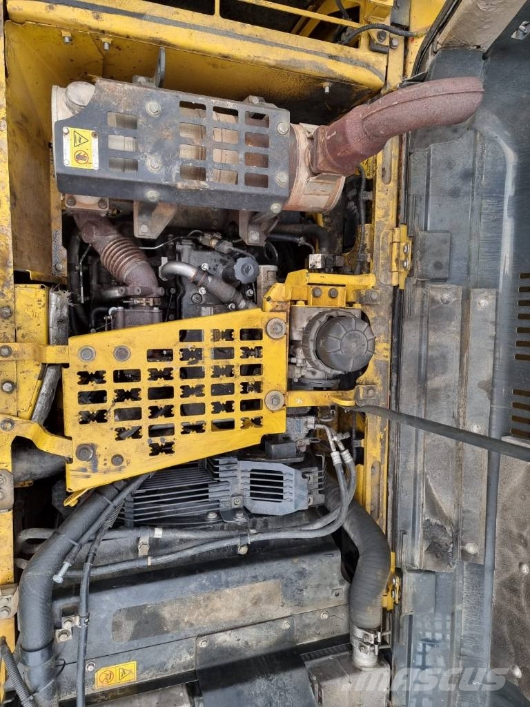 Komatsu HB 215 LC-2 Hybrid حفارات زحافة