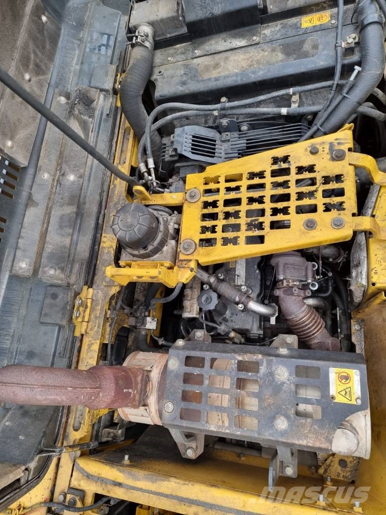 Komatsu HB 215 LC-2 Hybrid حفارات زحافة
