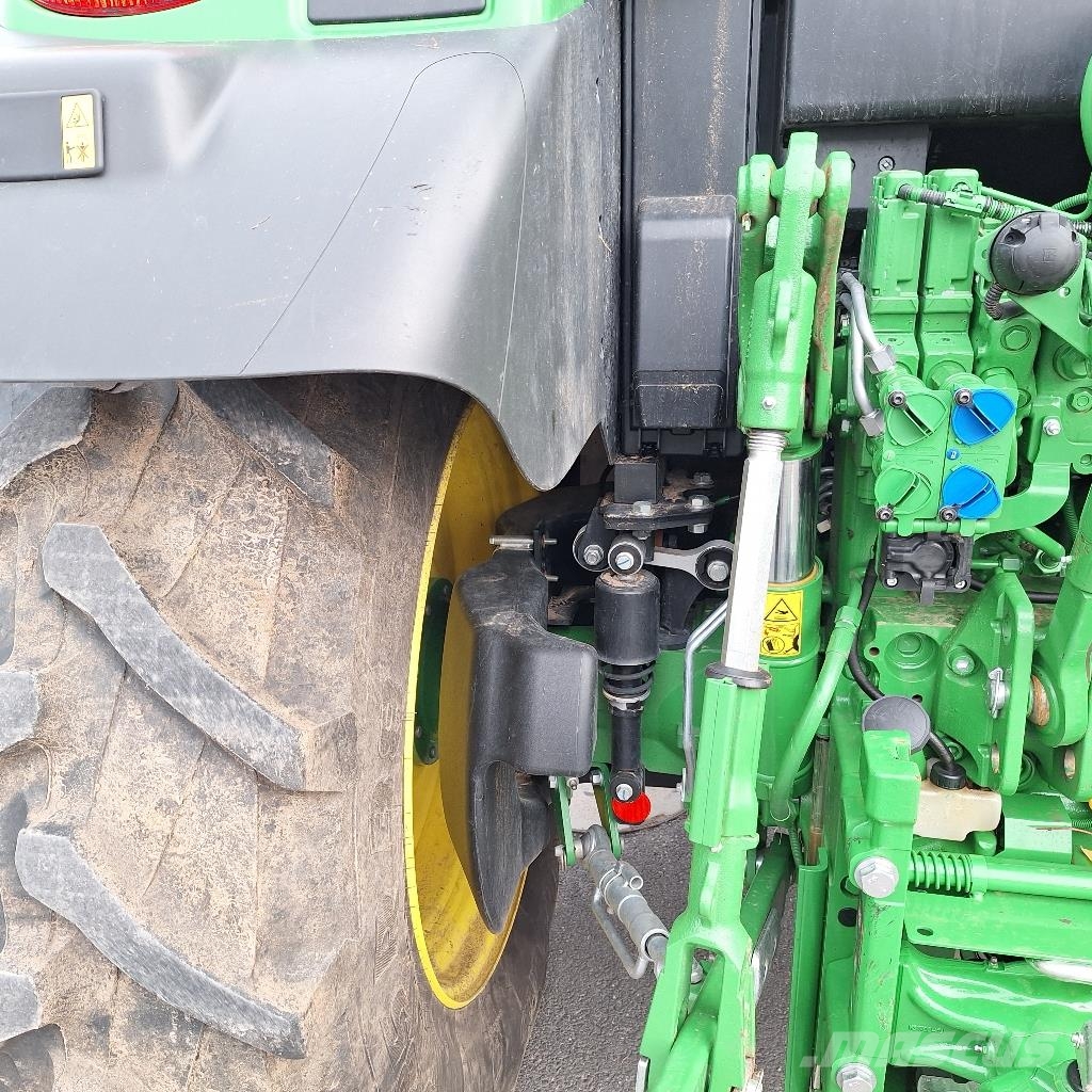 John Deere 6M115 الجرارات
