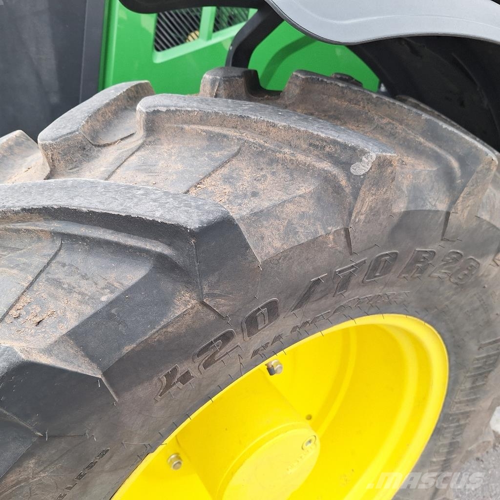 John Deere 6M115 الجرارات