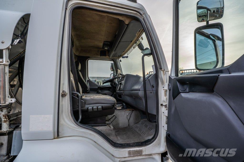 Renault MIDLUM 220 +ALU 9.500L+4 COMP 運油車