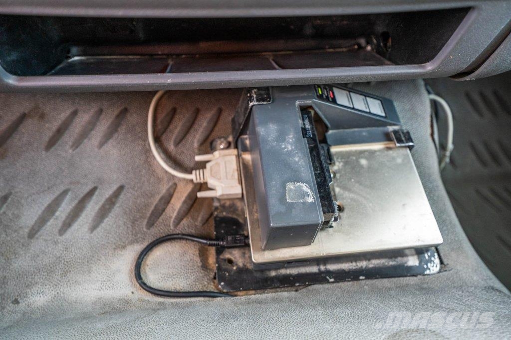 Renault MIDLUM 220 +ALU 9.500L+4 COMP 運油車