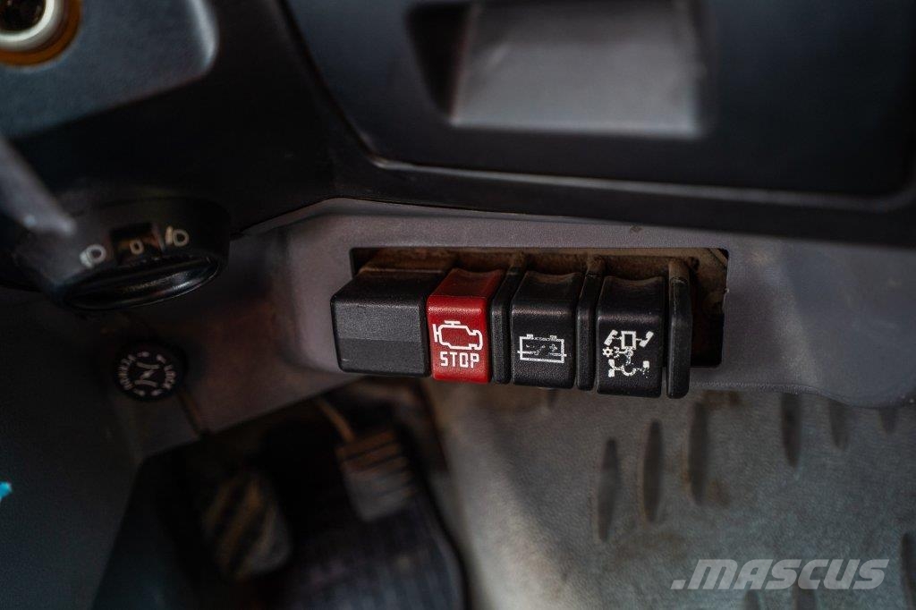 Renault MIDLUM 220 +ALU 9.500L+4 COMP 運油車