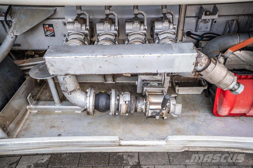 Renault MIDLUM 220 +ALU 9.500L+4 COMP 運油車