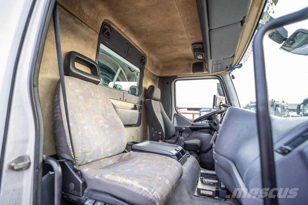Renault MIDLUM 220 +ALU 9.500L+4 COMP 運油車