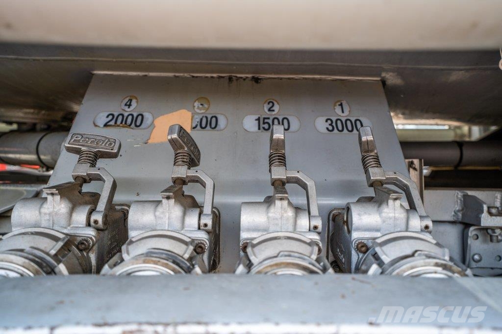Renault MIDLUM 220 +ALU 9.500L+4 COMP 運油車