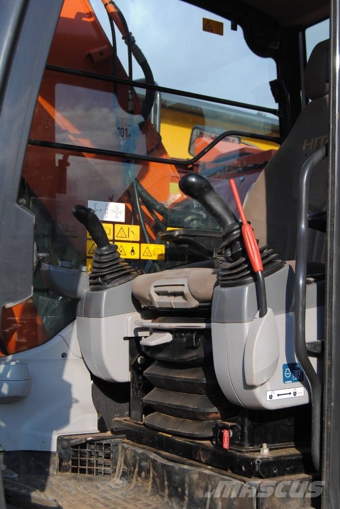 Hitachi ZX 225 US LC-6 履带挖掘机