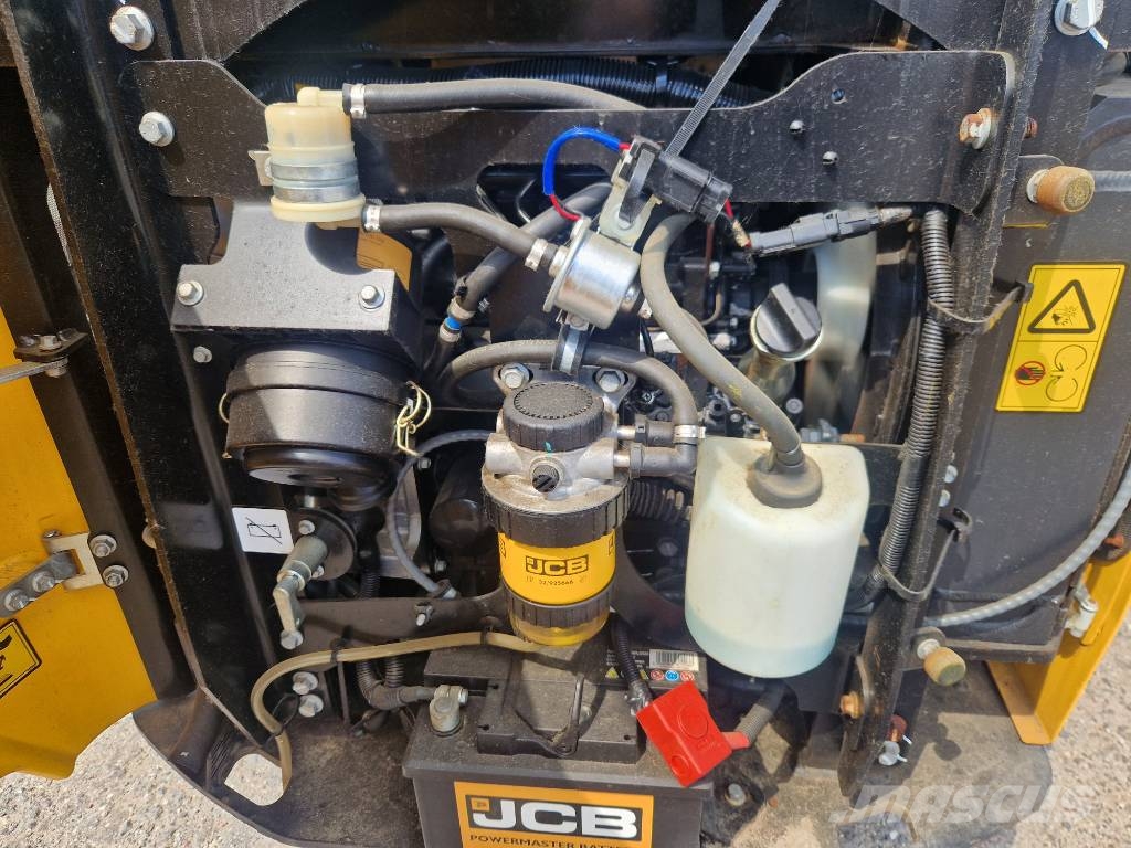 JCB 15 C-1 2019r  popokazowa  240mtg Mini ekskavatörler, 7 tona dek