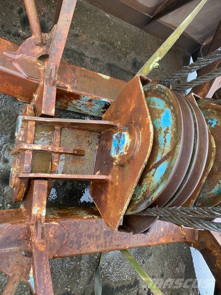 Verstegen 11M³ Clamshell Grab Grapples