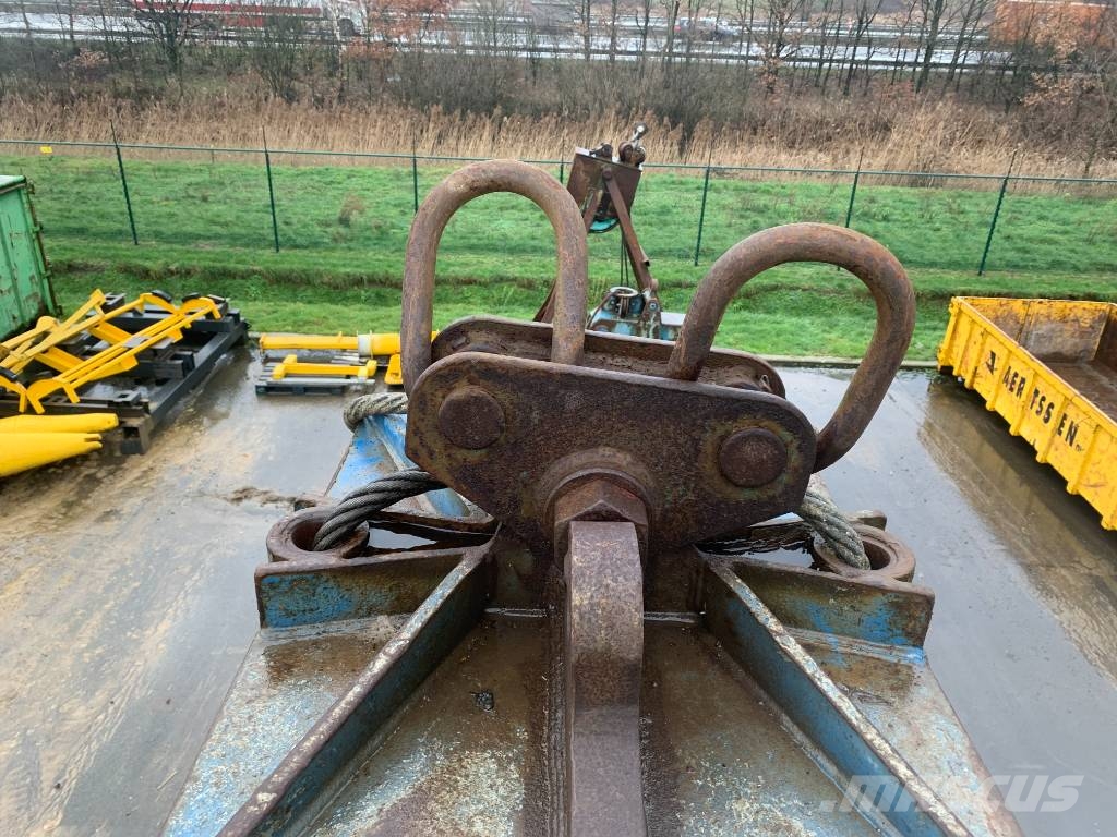 Verstegen 11M³ Clamshell Grab Grapples