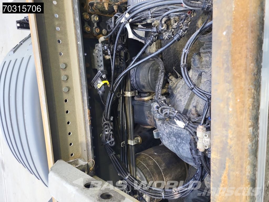 Scania P500 P 6X2 2500kg Ladebordwand Lift+steering axle Cable lift demountable trucks