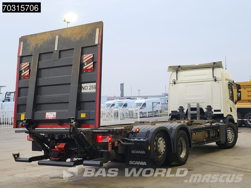 Scania P500 P 6X2 2500kg Ladebordwand Lift+steering axle Cable lift demountable trucks