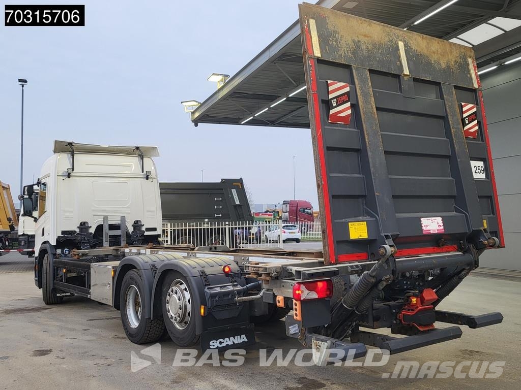 Scania P500 P 6X2 2500kg Ladebordwand Lift+steering axle ケーブルリフト着脱式トラック