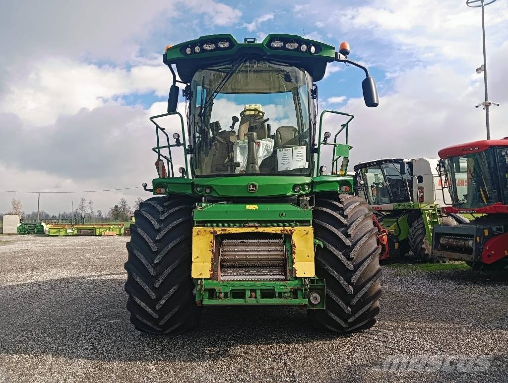 John Deere 8800 Forage harvesters