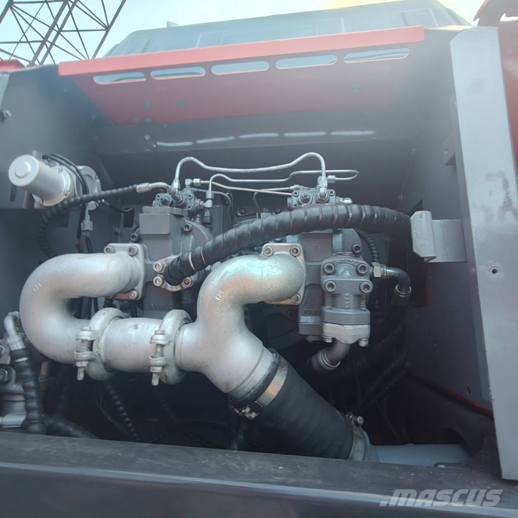 Hitachi 350LC حفارات زحافة
