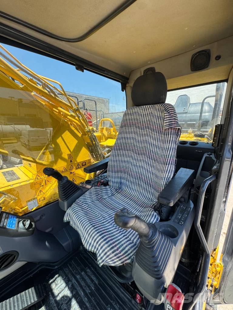 Komatsu HB365LC-3E0 HYBRID Excavadoras de cadenas