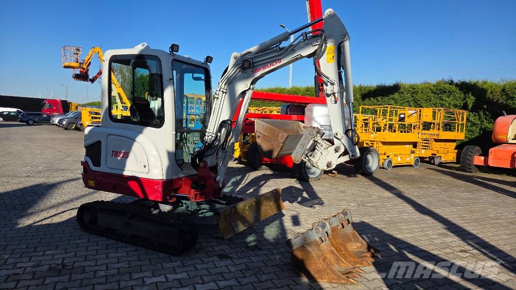 Takeuchi TB 225 Mini excavators < 7t