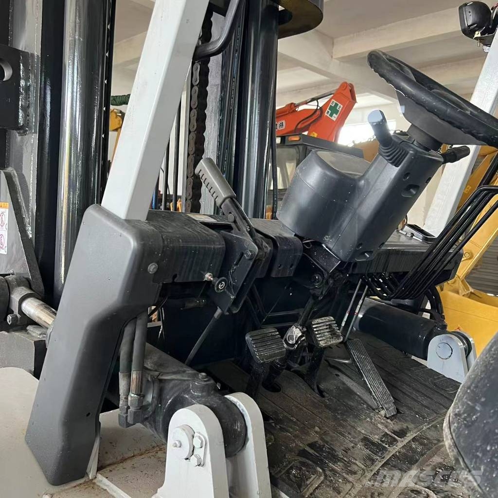 TCM FD 100 شاحنات الديزل