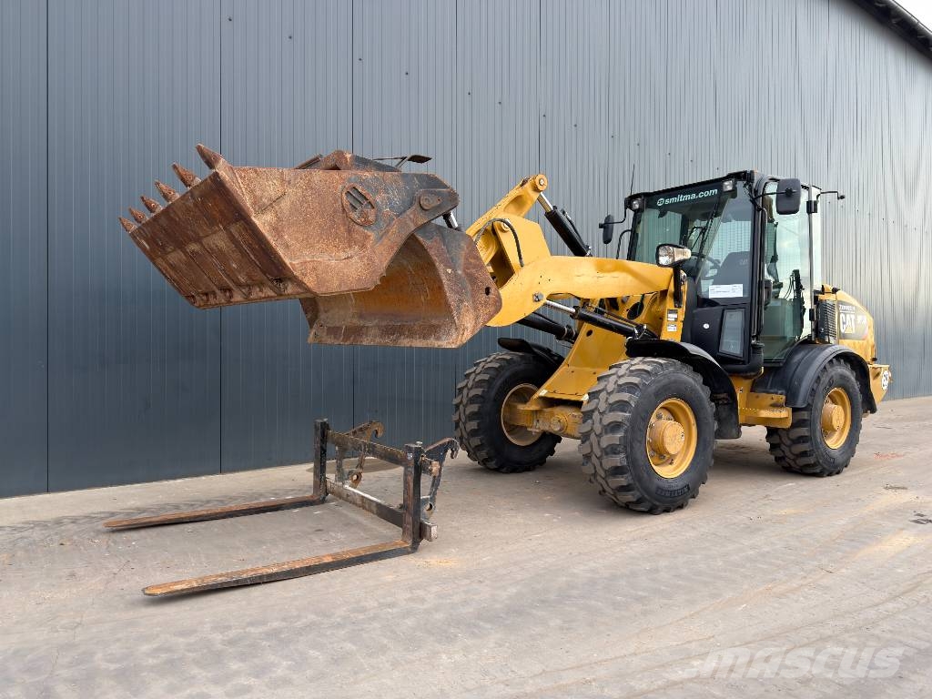 CAT 906M Iekrāvēji uz riteņiem
