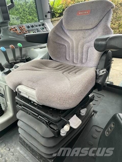 Valtra N123 HiTech-5 트랙터