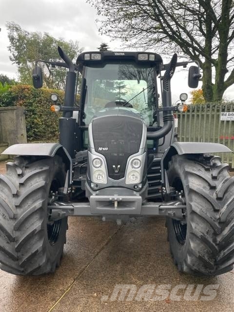 Valtra N123 HiTech-5 트랙터