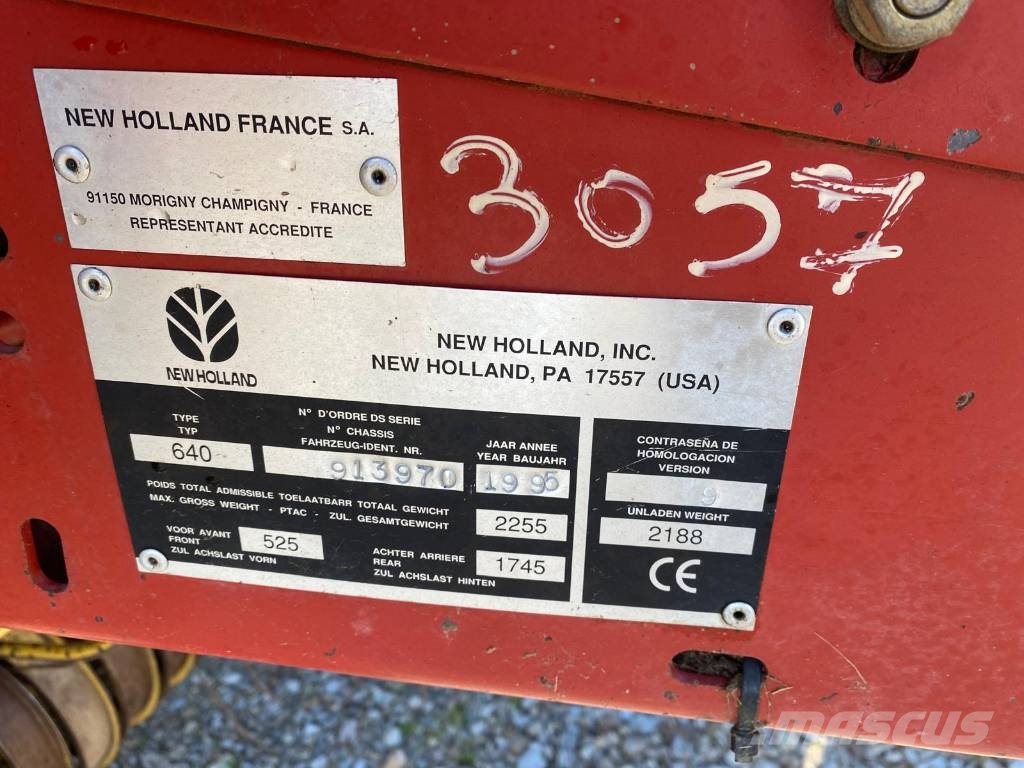 New Holland 640 Enfardadeira de rolos