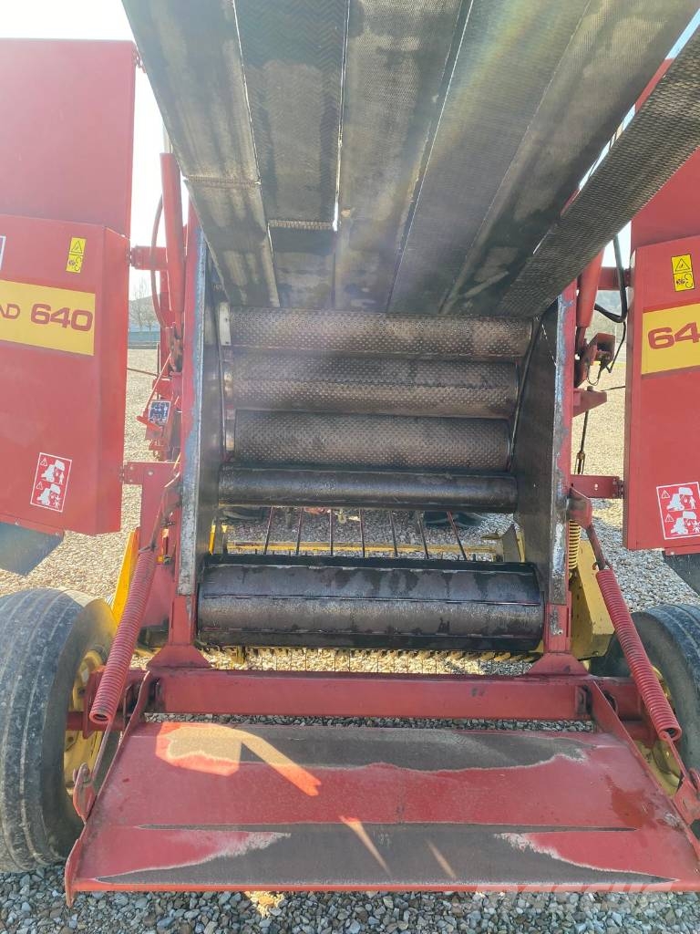 New Holland 640 Enfardadeira de rolos