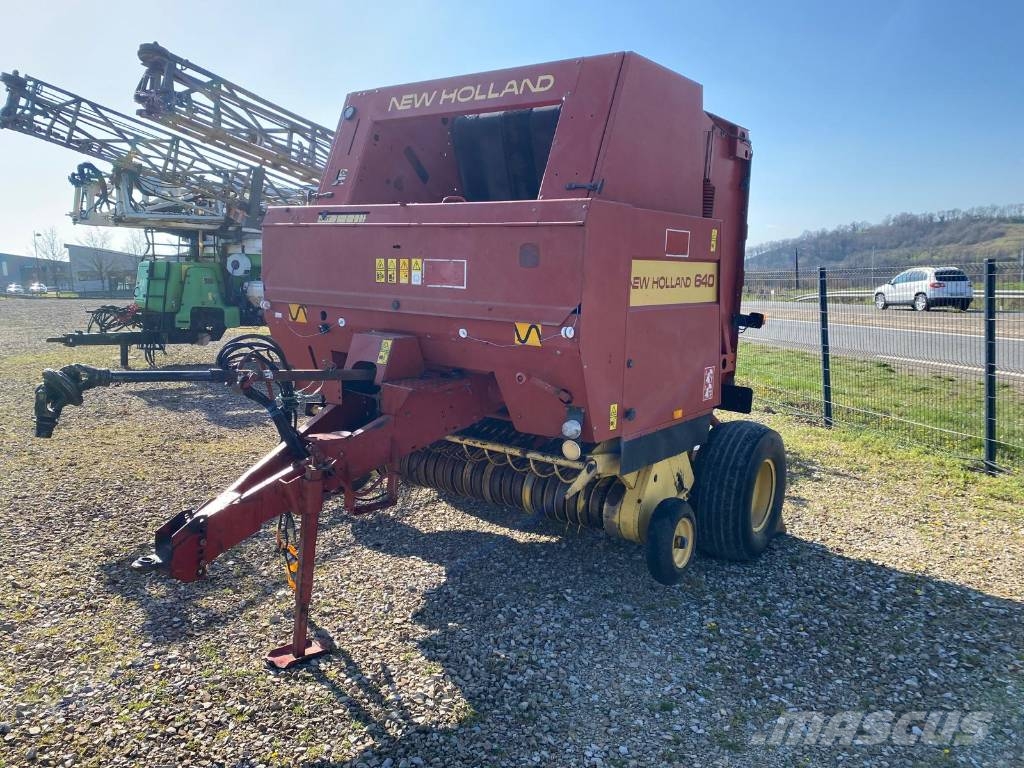 New Holland 640 Enfardadeira de rolos