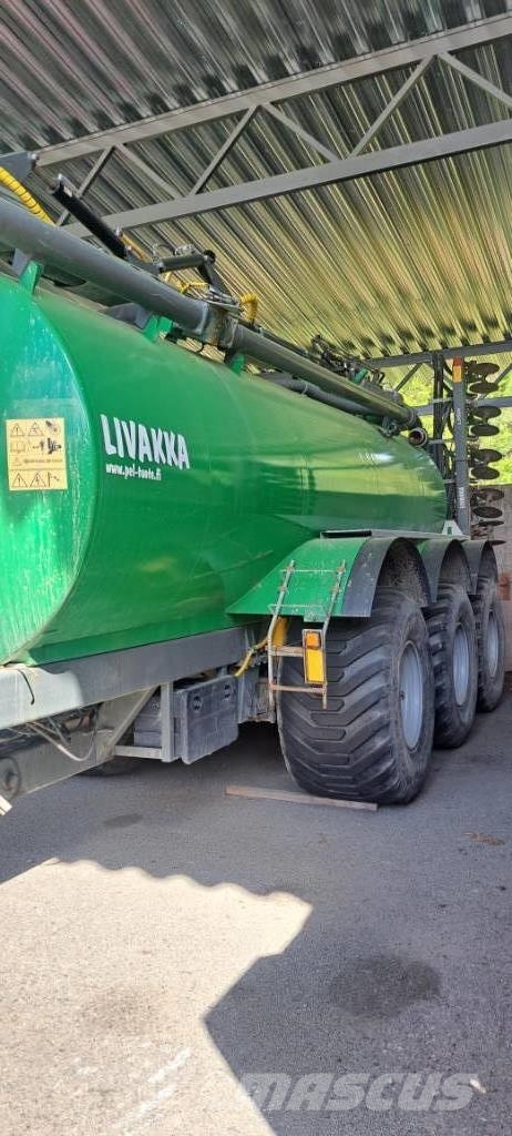 Livakka 23 m3+KPK+LHSD 8 M Isobus Цистерни за цимент