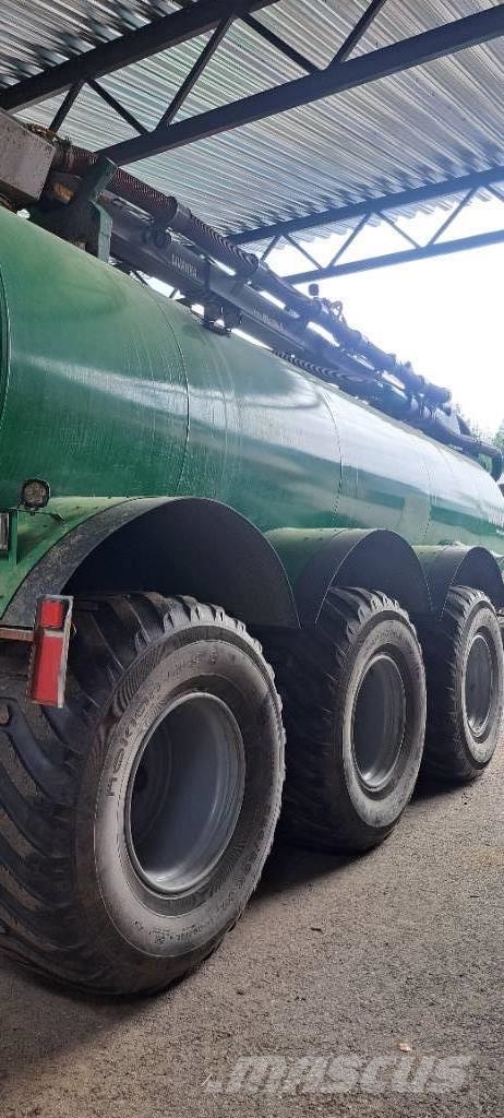 Livakka 23 m3+KPK+LHSD 8 M Isobus Цистерни за цимент