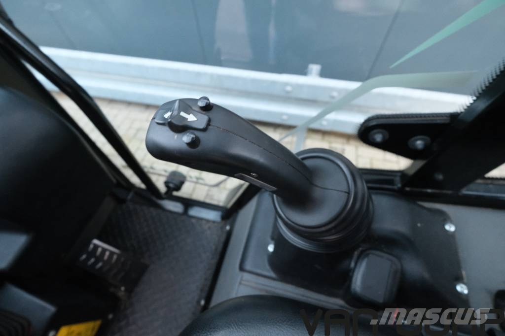 Manitou MLA3-35H Колесни товарачи