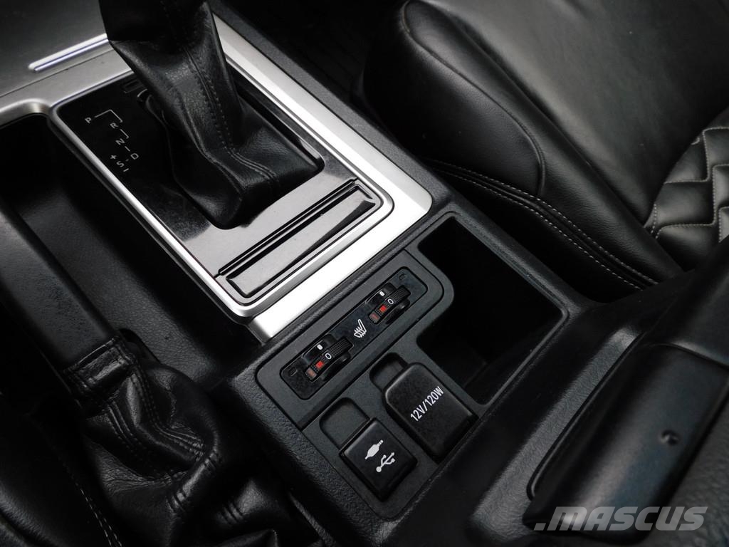 Toyota Land Cruiser 2.8 D-4D-F Challenger Window Van 1e E مركبات عابرة البلاد
