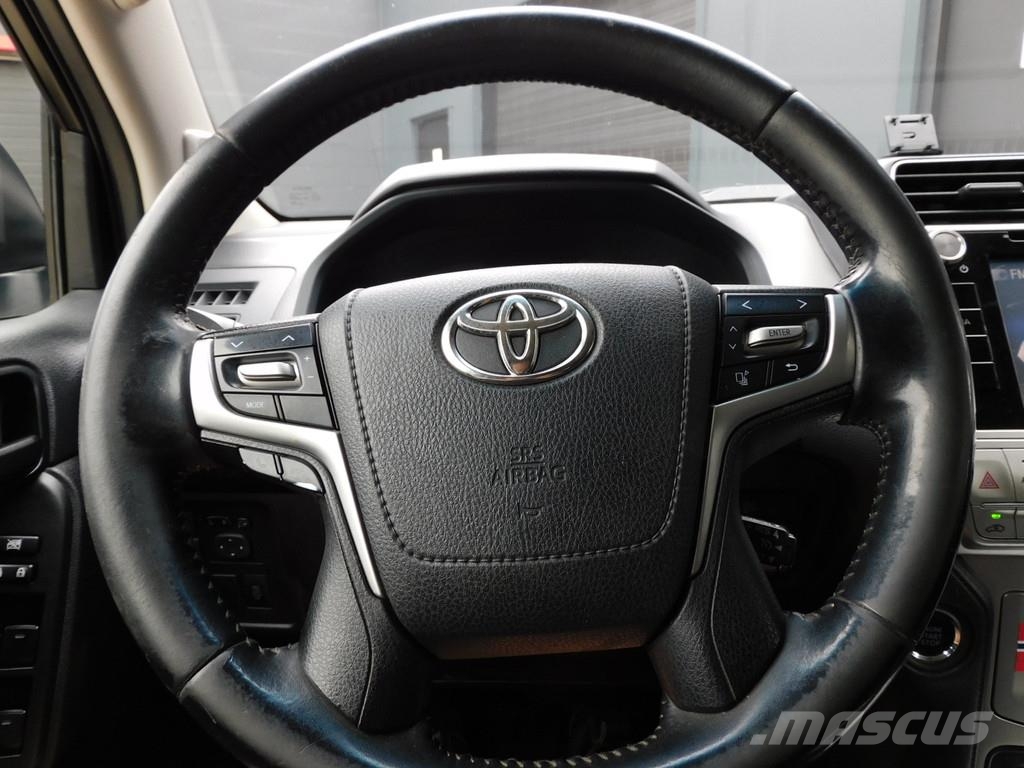 Toyota Land Cruiser 2.8 D-4D-F Challenger Window Van 1e E مركبات عابرة البلاد