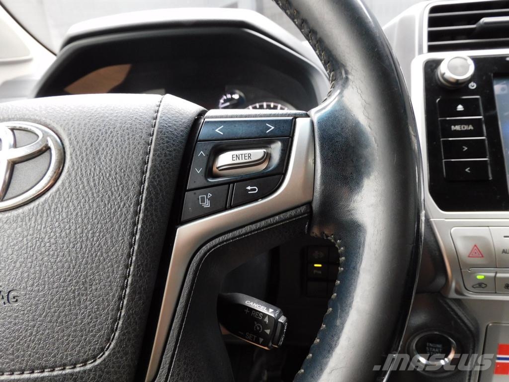 Toyota Land Cruiser 2.8 D-4D-F Challenger Window Van 1e E مركبات عابرة البلاد