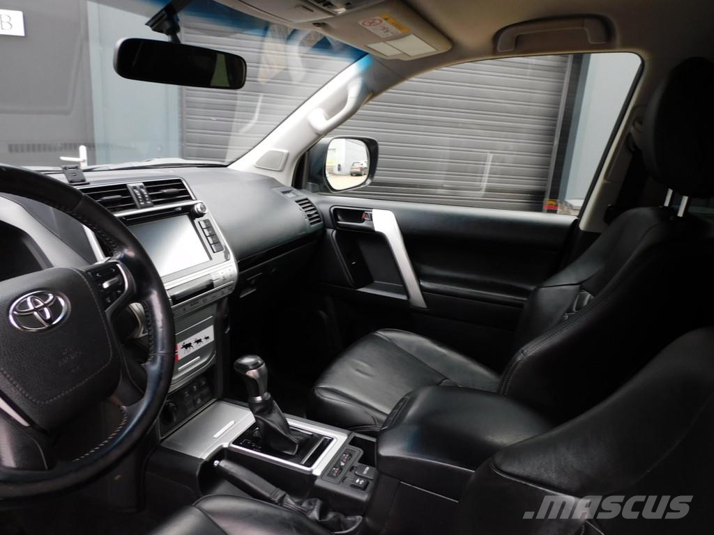 Toyota Land Cruiser 2.8 D-4D-F Challenger Window Van 1e E مركبات عابرة البلاد