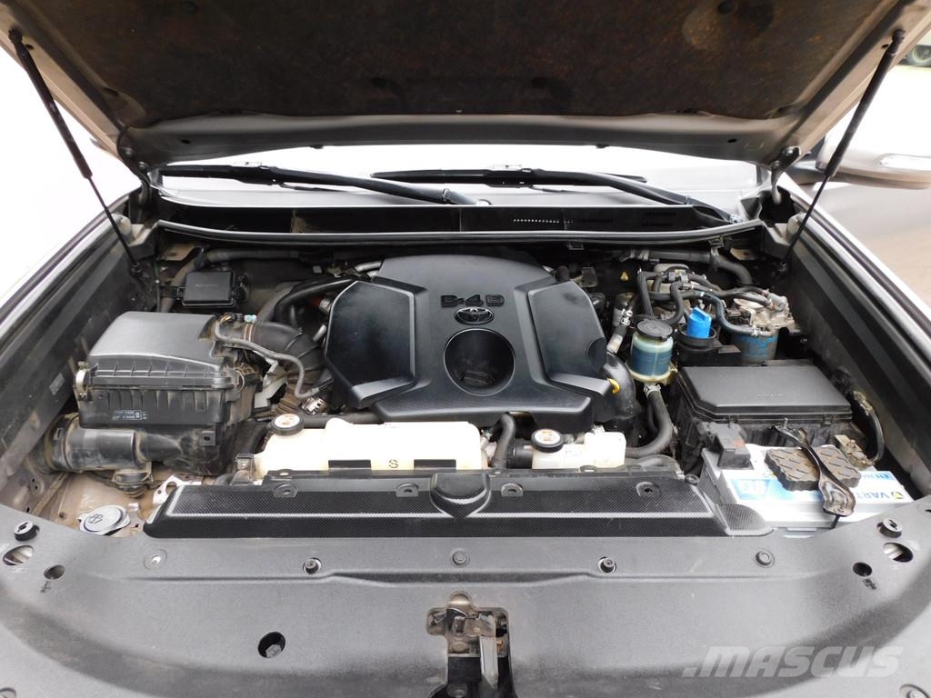 Toyota Land Cruiser 2.8 D-4D-F Challenger Window Van 1e E مركبات عابرة البلاد