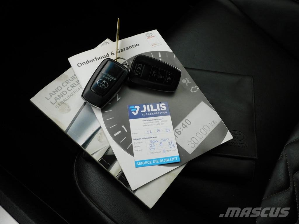 Toyota Land Cruiser 2.8 D-4D-F Challenger Window Van 1e E مركبات عابرة البلاد